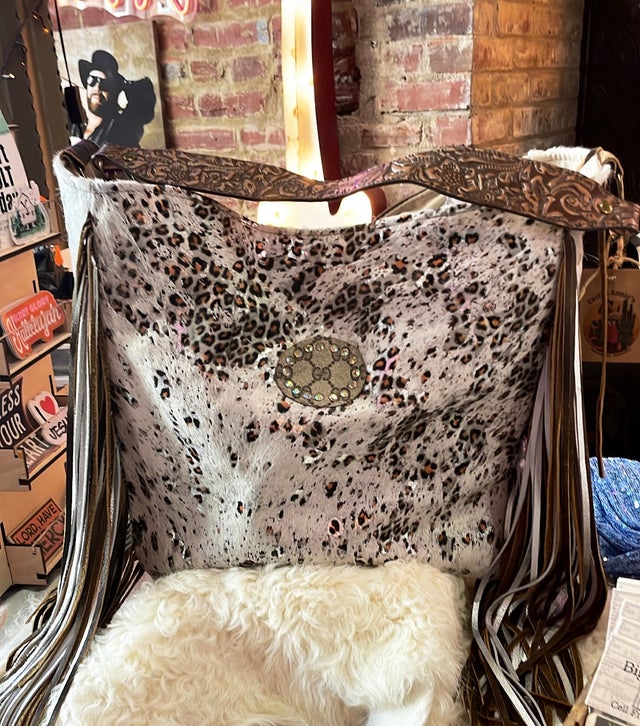 Cowhide louis vuitton new arrivals purse